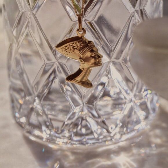 Nefertiti 14k Solid Gold Pendant perfect gift - Picture 2 of 8